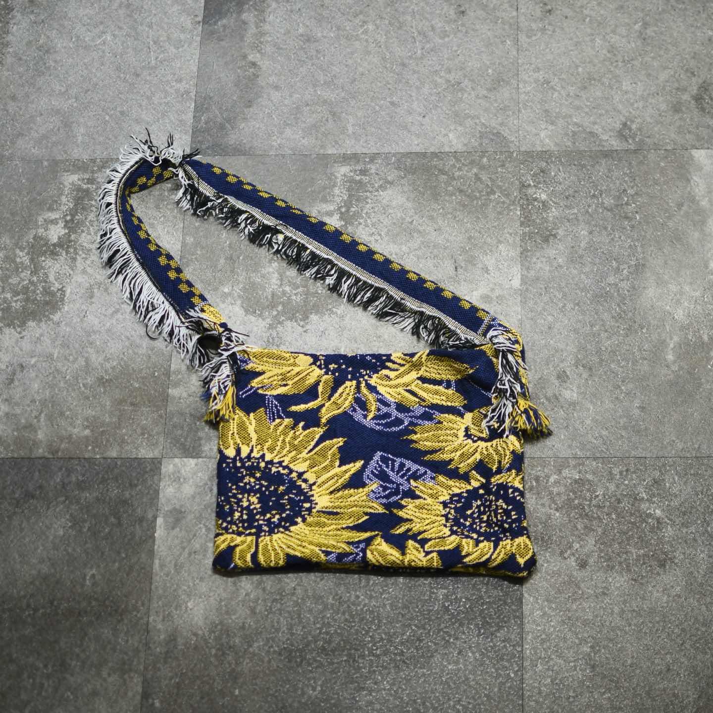 古着通販】古着 ハンドメイド 絨毯 ラグ ショルダーバッグ ひまわり